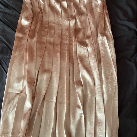 Oliver Bonas long pale pink pleated skirt - Picture 2 of 4